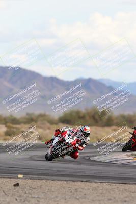 media/Nov-16-2025-Race Pace (Sun) [[8c5fa54630]]/Non Verified Riders (1st 20 Minutes)/5-Turn 15 (110pm)/